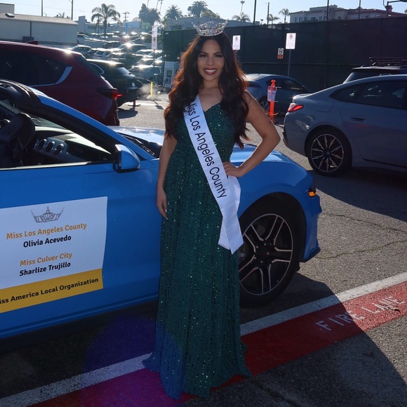 Mac Duggal Emerald Green Sequined Plunging Surplice Evening Gown Size 8 - Picture 1 of 14